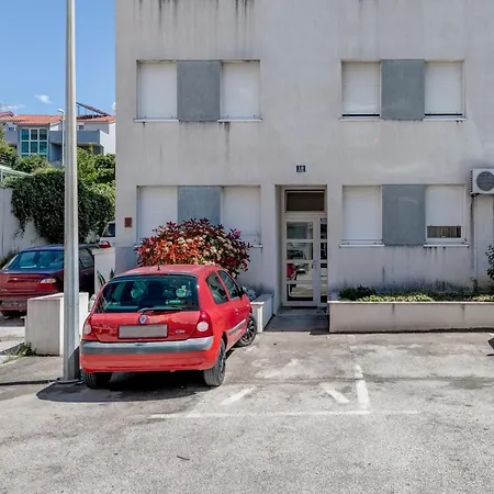 Lori Apartment *