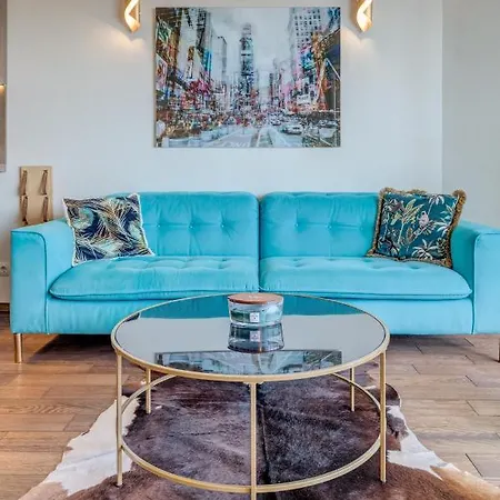 Lori Apartman *